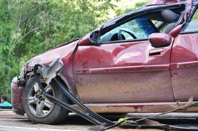 udareni crveni automobil nastradao u prometnoj nesreći