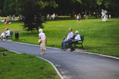 stariji ljudi park