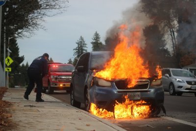 automobil gori