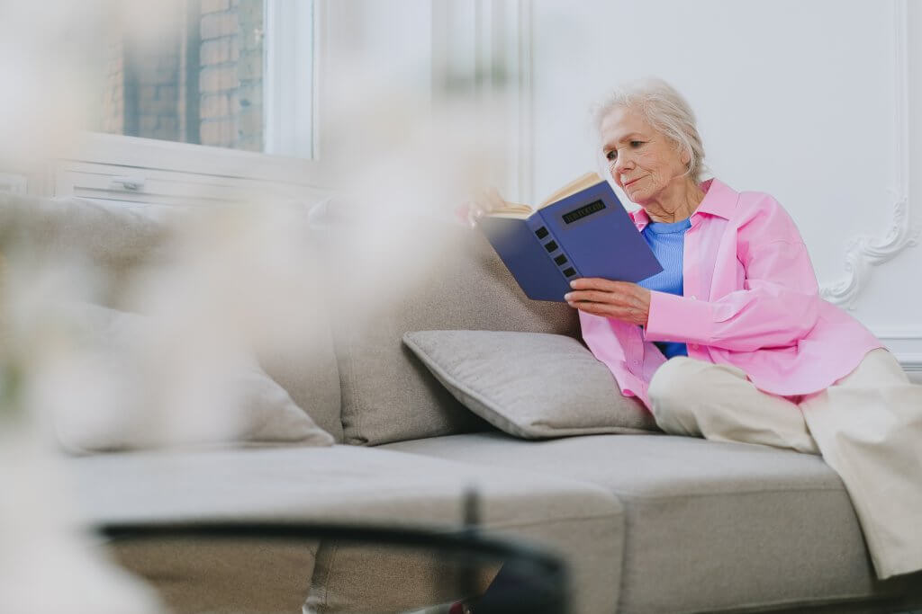 Čitanje u starijoj dobi ima brojne prednosti | Pexels
