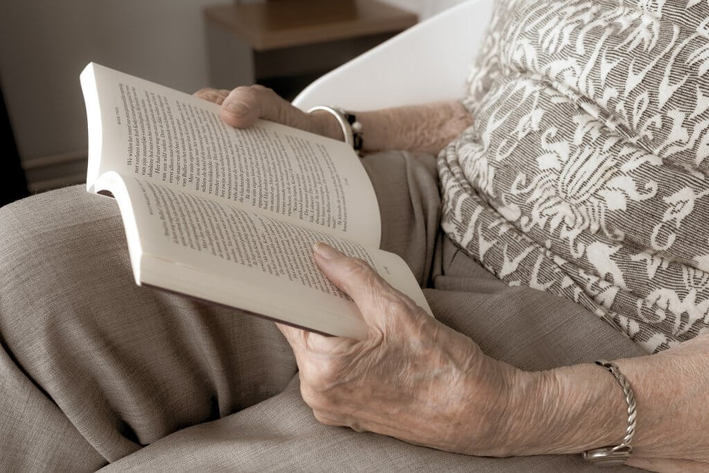 Čitanje u zreloj dobi | Pixabay