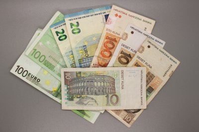 Novčanice kuna na okupu