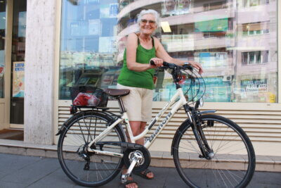Umirovljenica Gordana pored bicikla