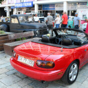 izložba starih automobila na ulici