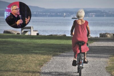 Starija ženska osoba vozi bicikl, u krugu psiholog Klapčić