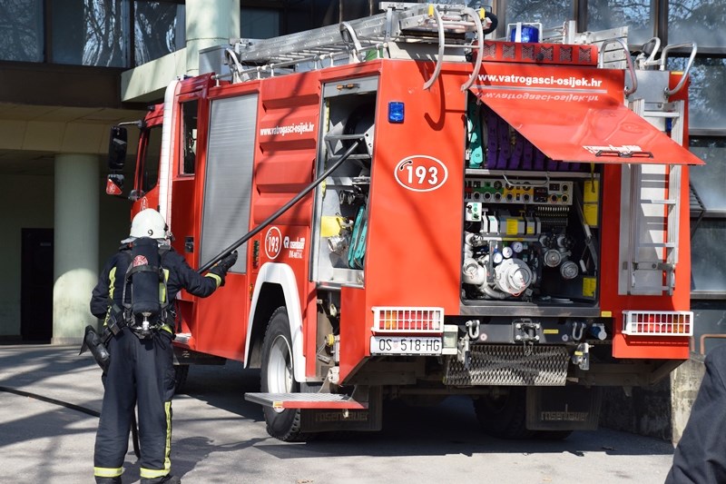 Osječki vatrogasci ugasili su požar | Foto: MUP