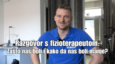 Fizioterapeut Sandro Venier u svojem studiju sjedi i gleda pream kameri