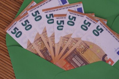 Novčanice od 50 eura u zelenoj koverti