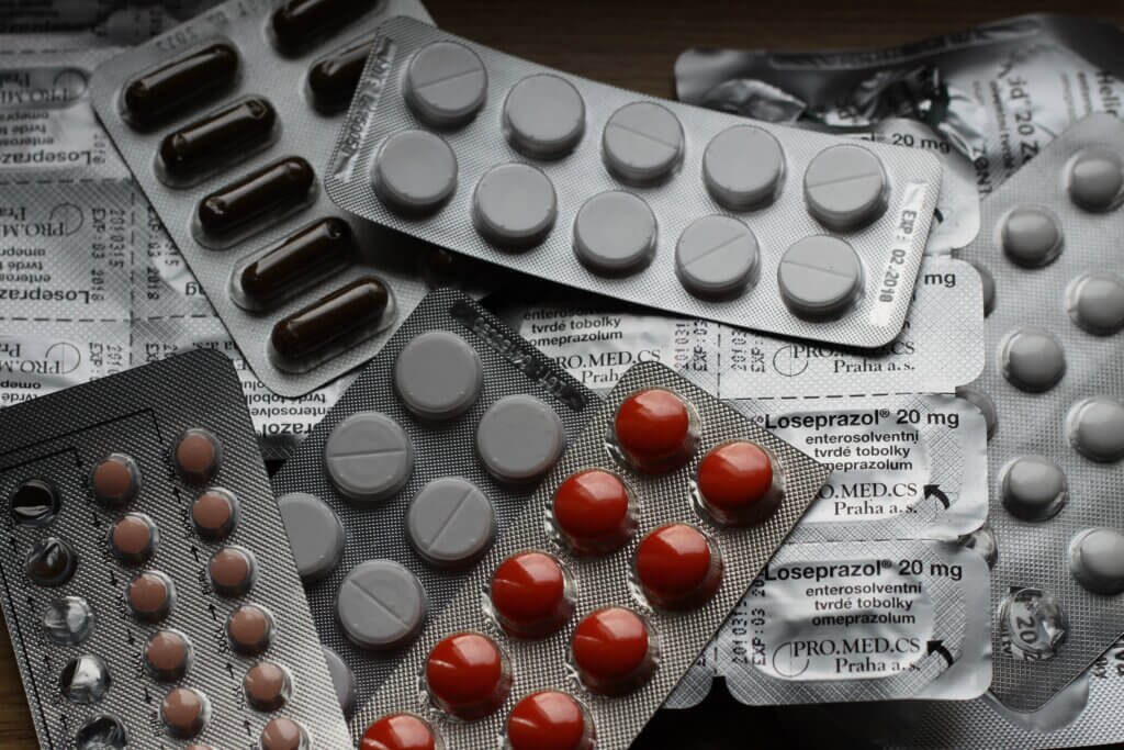 Razne vrste tableta i lijekova