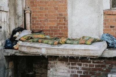 Madrac beskućnika i deka