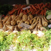 Celer, mrkve i mladi luk na puljskoj tržnici.
