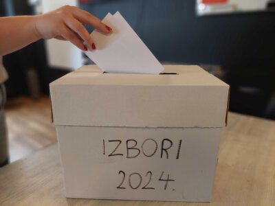 Kutija s natpisom izbori 2024.