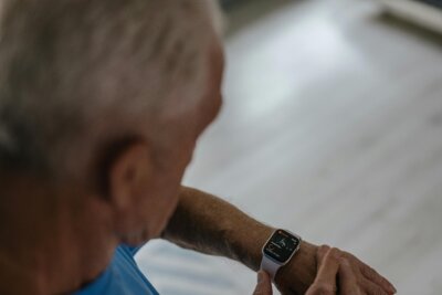 Pametni sat pomaže starijima | Pexels