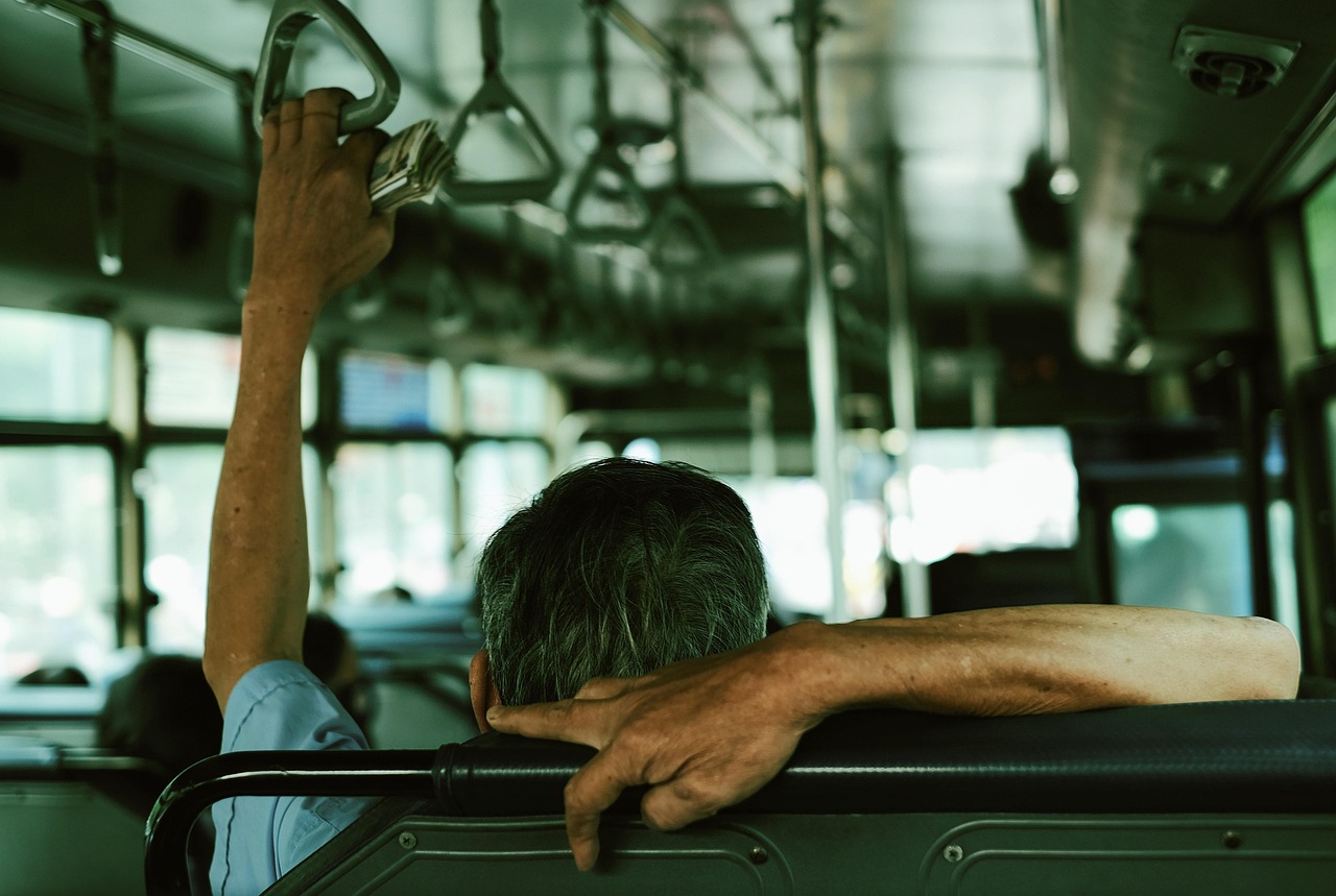 Umirovljenik u autobusu