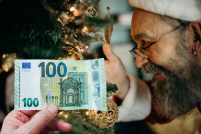 Božićnice će primiti brojni umirovljenici | Pexels/Canva