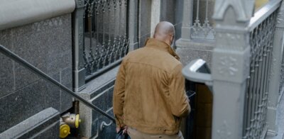 Muškarac na kolodvoru | Pexels