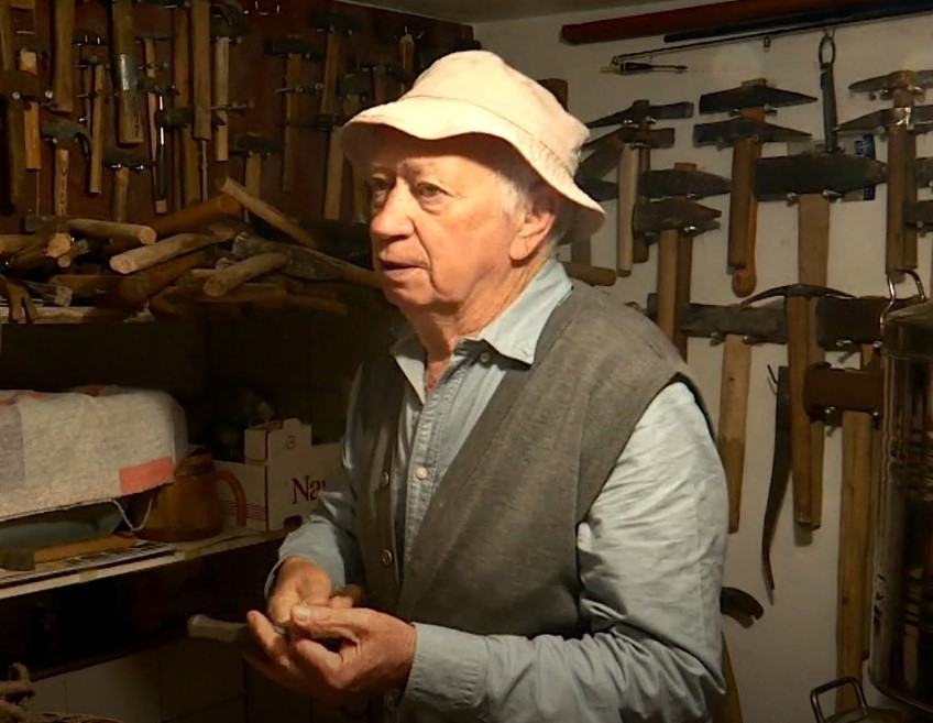 Umirovljenik Drago ima pozamašnu zbirku čekića | Snimak zaslona HRT