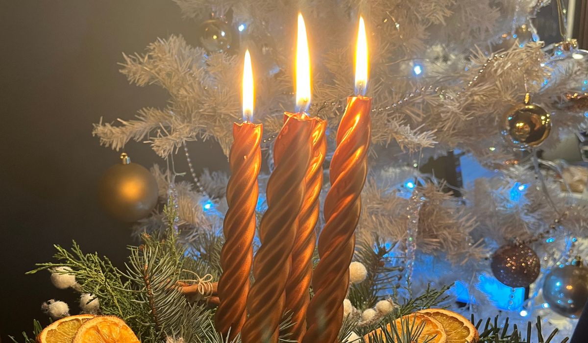 Treća adventska svijeća