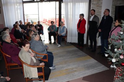 Umirovljenici u domu