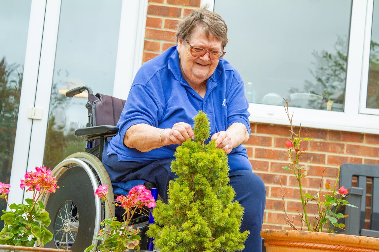 Umirovljenica u invalidskim kolicima