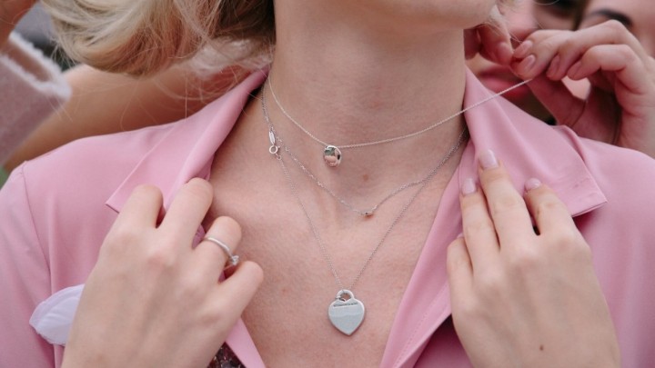 Nevjerojatna krađa u Bjelovaru: Šestorica ušla u kuću starije žene, ukrali joj lančić s vrata i pobjegli