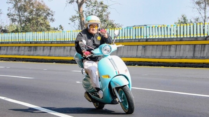 Umirovljenik (84) vozio moped bez registracije i kacige, pao i ozljedio se, a čeka ga kazna