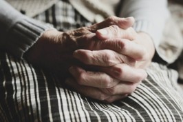 Žena (66) u Srbiji mrtvu majku dvije godine držala u krevetu zbog mirovine
