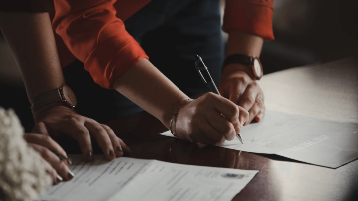 Plan joj se izjalovio kada je dovezla beživotno tijelo strica u banku kako bi joj potpisao kredit