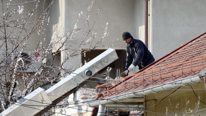 Radnici prevarili umirovljenika: Promijenili mu žljebove i naplatili poveću cifru