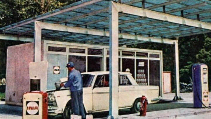 Foto dana: Na stanicama INA-e motorno ulje se mijenjalo brzo i besplatno