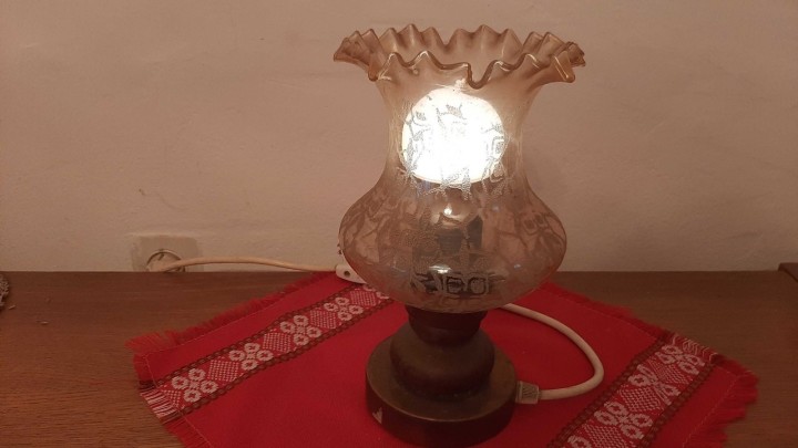 Lampe slovenskog Sijaj Hrastnika krasile su noćne ormariće