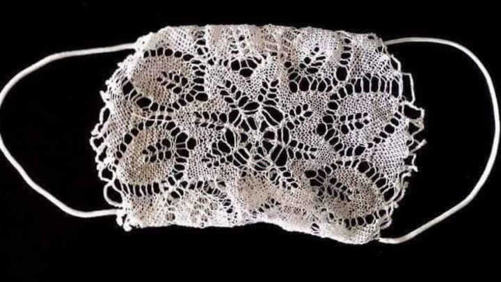 Malo šale u crnim vremenima: Baka naheklala "zaštitne" maske