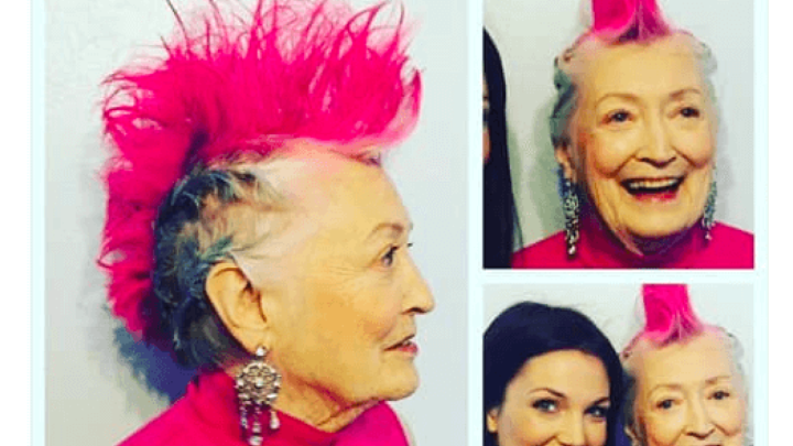 Baka s najluđom frizurom: Ispunila obećanje i u 90-oj ima ružičastu irokezu
