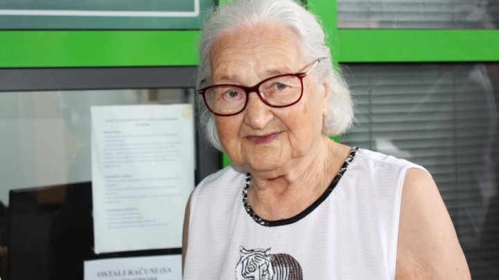 Možete li vjerovati da vitalna umirovljenica Tina ima 98 godina?