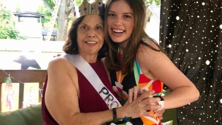 Baka se nije mogla sjetiti svoje maturalne zabave pa su joj priredili novu