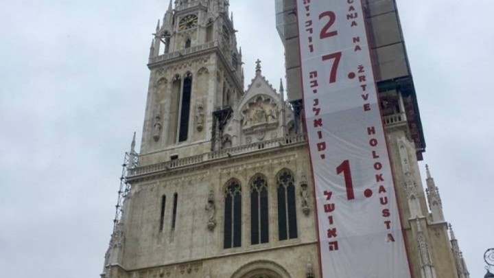 Ogromni dvojezični transparent otkriven na zagrebačkoj katedrali