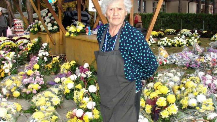 Baka Ana (84): "U cvijeću sam. Mi stari moramo delati!"