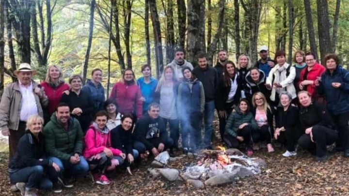 Kad se spoje mladost i iskustvo: Pulski gimnazijalci na izletu s umirovljenicima