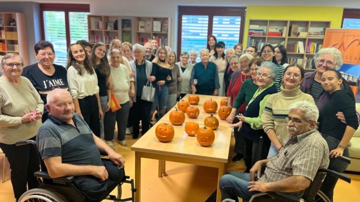 Klub unuka u gimnaziji na sjeveru Hrvatske spaja učenike i korisnike Doma za starije, evo kako to izgleda