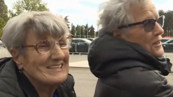 Ljubav umirovljenika prema Vučiću nema granice: 'Glasamo za njega, penzije su male'