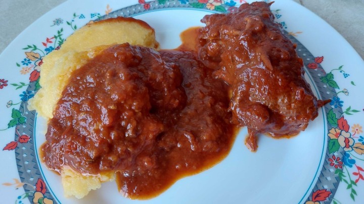 Bakina kuhinja: Juneći braciole ili punjena junetina u saftu za prste polizati