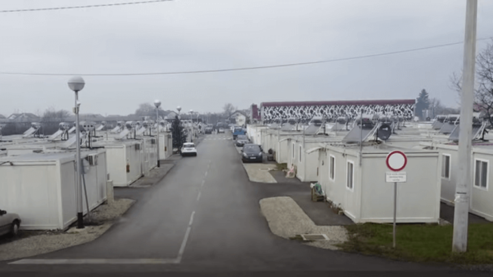 Država uklanja kontejnerska naselja na Baniji: 'Ja bih najradije da me smjeste u neki starački dom'