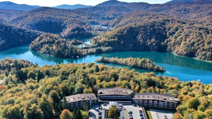 Tragedija na Plitvičkim jezerima: Starija Izraelka pala u jezero i poginula