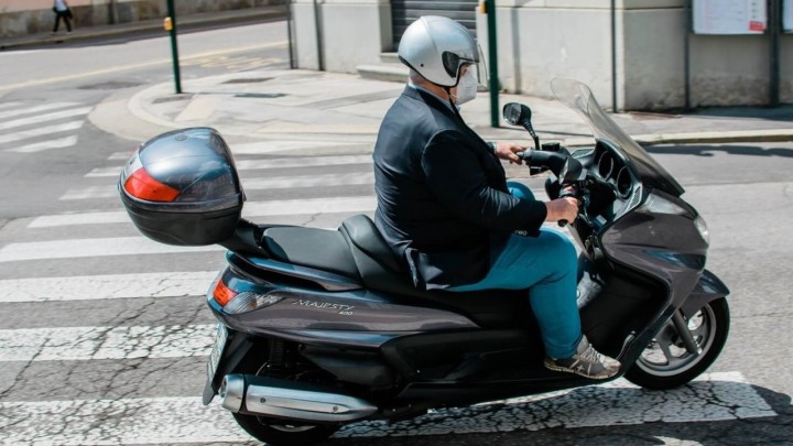 Nije mu to trebalo: Umirovljenik mopedom naletio na dijete, pao i teško se ozlijedio