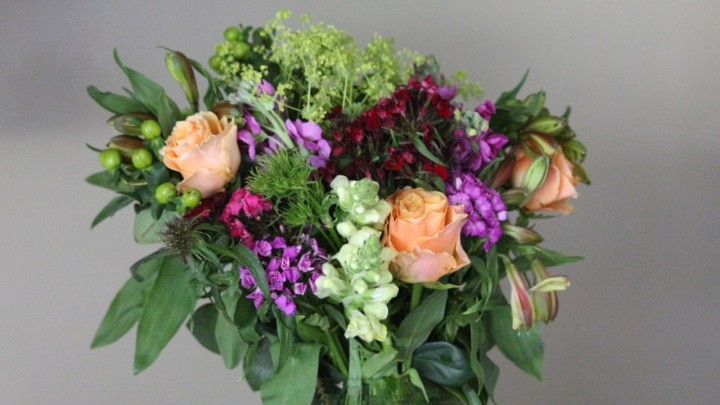 Na mladima svijet ostaje: Zamolio je umirovljenicu da mu pridrži cvijeće i onda ju raznježio