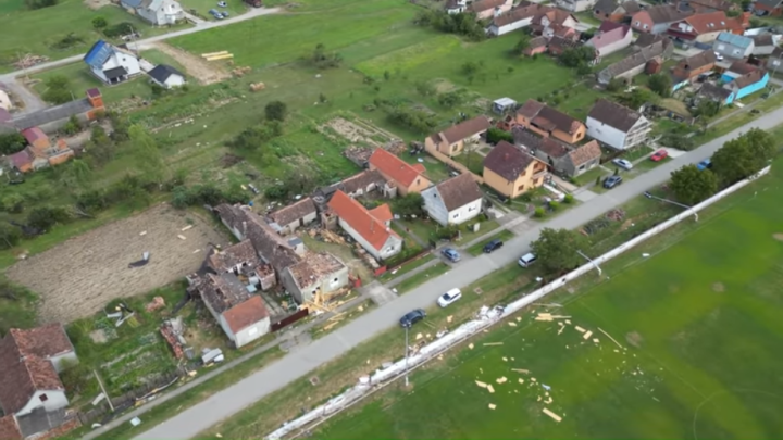 Život bez krova nad glavom u Gradištu: 'Ne idem nikud, godinama smo sve to gradili, a sad nemamo ništa'