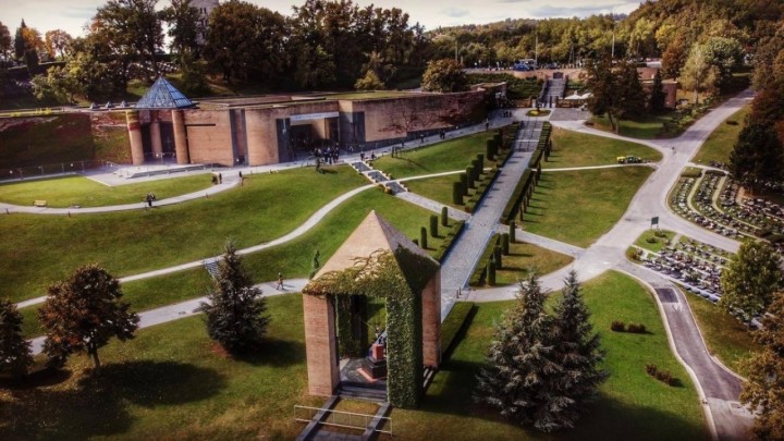 Polaganje urne: U posljednje vrijeme je sve popularnije kremiranje, a saznali smo i gdje se može prosuti pepeo pokojnika