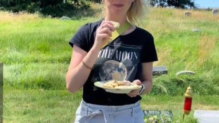 Ova djevojka iskušava recepte koje pročita na grobovima: Ljudi su oduševljeni idejom