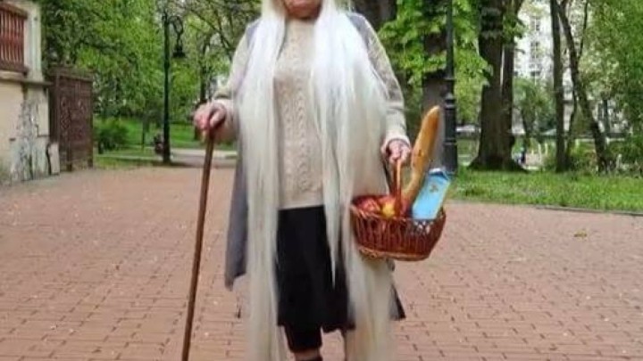 Transformacija života: 90-godišnjakinja drastično skratila kosu i stavila šminku, a ljudi su šokirani