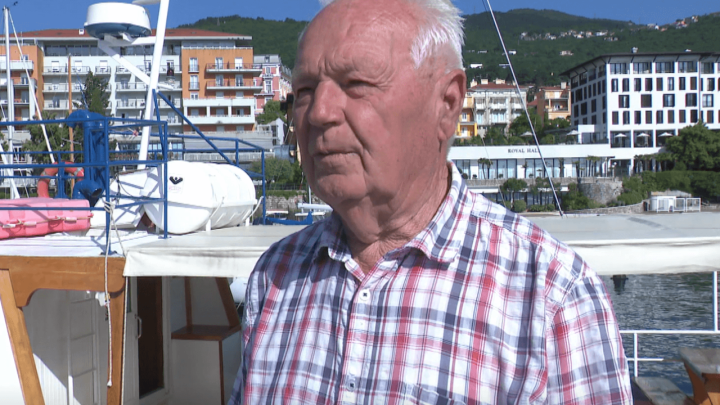 Umirovljenik Ivo popravljanjem barki krati umirovljeničke dane: 'Sa 17 sam završio zanat'